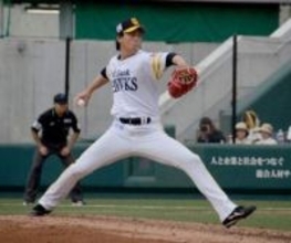 グラブに刻んだ超人気バレー漫画からの言葉　支配下復帰のソフトバンク155キロ右腕