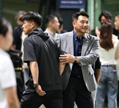 侍ジャパンの井口監督がソフトバンク―ロッテ戦を視察　WBC日本代表率いた王会長、小久保監督らにあいさつ　「終わった時にやって良かったなと」