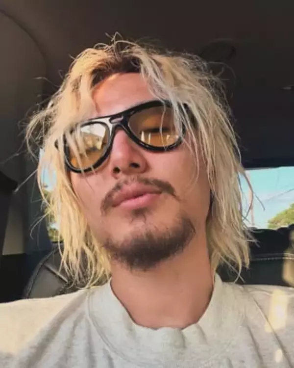 藤井風が故郷岡山で〝購入した品〟に反響殺到！年末年始に家族と2度も来店…「似合ってます！」「風君のこの笑顔〜」「律儀で誠実なお人柄」