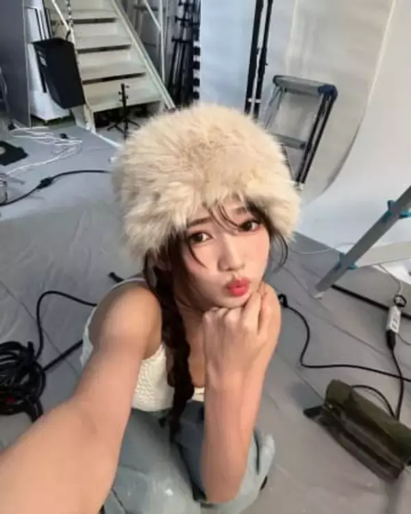 〝奇跡の9頭身〟パリコレ出演レースクイーン黒木麗奈〝股下83センチ〟ショット「なんと」「ものすごい」