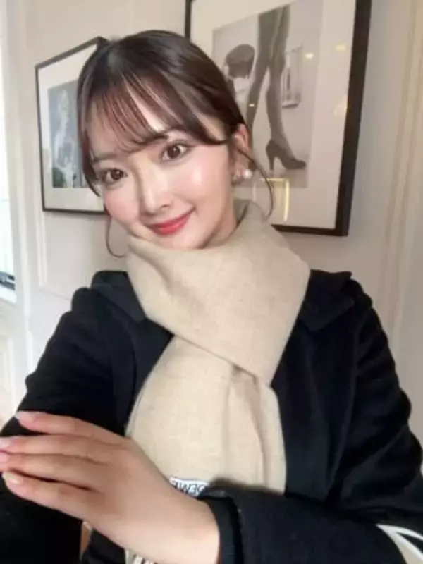 〝衝撃の体幹ショット〟に絶賛の声！〝ミスキャンパス日本一〟フリーアナ宮本李菜「凄い曲線美」「ほっそ！」