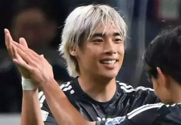 スチュワーデス物語女優が伊東純也と〝飛行機〟でまさかの遭遇！「何度も見てしまった」激レア2ショットに「えー!!きゃーっ!凄いすご〜い」「驚異的」