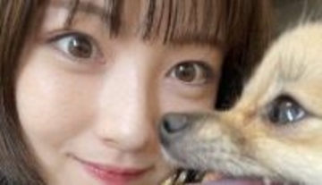 「いつもと違う」雰囲気ガラリ！浜辺美波の最新ビジュアルにSNS騒然「頬がスッキリ」「最近どんどん…」