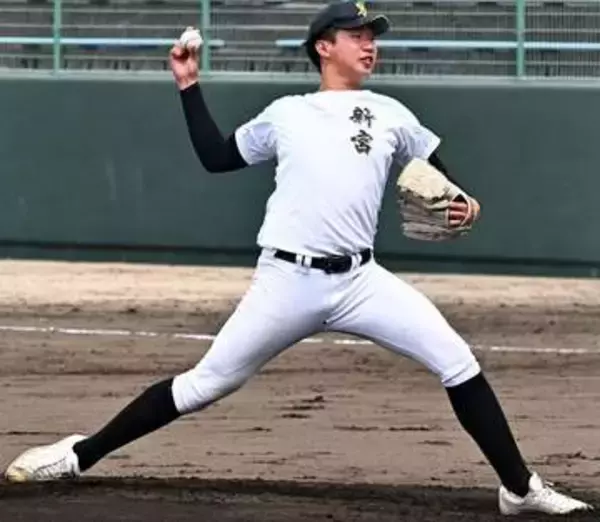 大谷翔平よりデカい！福岡の公立校に197センチの大型右腕　すでにプロもマーク　「筋量を増やせば160キロも出せる素材」
