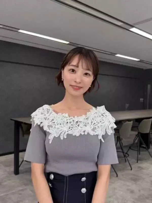 「もっと大きいと思ってた」〝Tシャツのびのび〟お天気お姉さん・今井春花に「そんな小さいの？」「埋もれてる」女性アナと仲良し4ショット