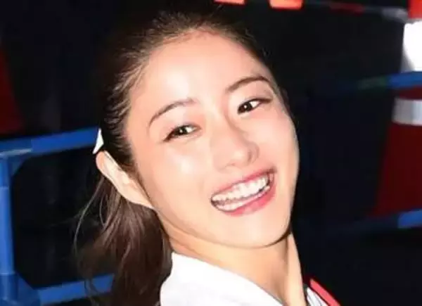 「色気全開」第2子出産から1年…石原さとみ〝雰囲気一変〟ショットに「おなかっ！！！」「ボディラインが…」「エレガント」と反響