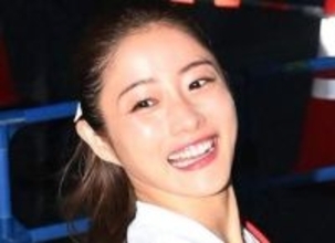 「色気全開」第2子出産から1年…石原さとみ〝雰囲気一変〟ショットに「おなかっ！！！」「ボディラインが…」「エレガント」と反響