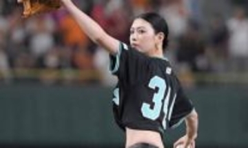 「呼吸止まった」「… 目疑った」三吉彩花〝背中一面〟タトゥーが波紋「惚れたわまじで」「役作りのペイントかと思ったら本物って…」などの声