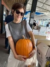 〝うま年〟鈴木保奈美「10代が甦る」教室ショットに「若々しい雰囲気。学生です」「生徒より先生の方」「雰囲気が良くマッチするね」