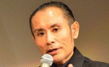 片岡鶴太郎〝ホームレス姿で空き缶集め〟写真が話題「髭の伸ばし方が凄い」「人生を達観してそう」「ほんまに尊敬します」出演映画場面写真公開