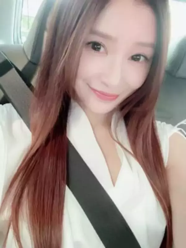 10年来のファンと結婚、41歳で高齢出産…43歳タレント〝親子リンクコーデ〟に「すっかり可愛いママ」「大きくなったね」の声