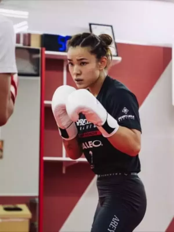 「タトゥーが激しいな」人気格闘家カップル〝ラブラブ〟旅ショットに「最強カップル」「お似合い」の声　鹿志村仁之介と平田樹が海外バカンス