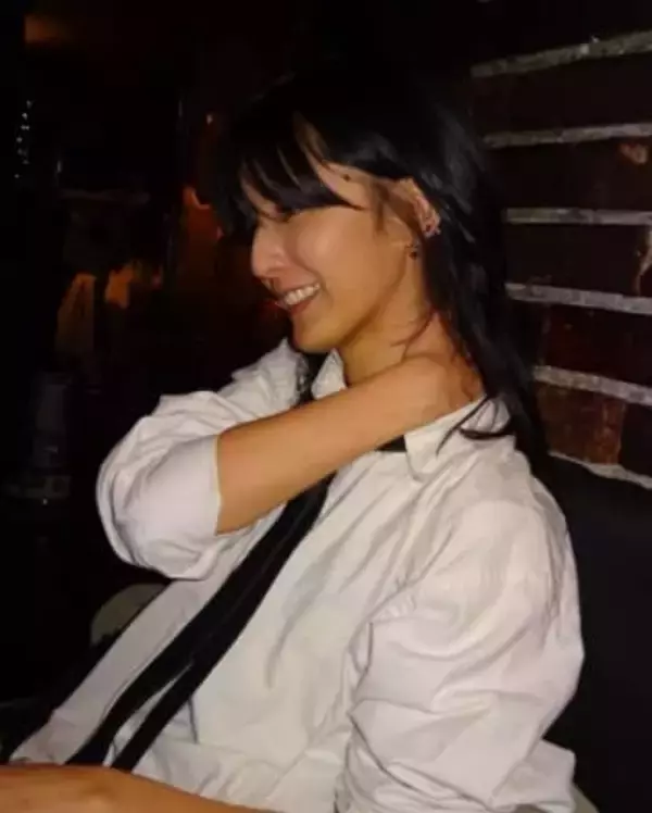 〝お腹に花柄タトゥー〟離婚から半年…兄はWEST.メンバーの元人気モデル最新姿に反響「お腹のそんなところに…」「かっこよすぎ」