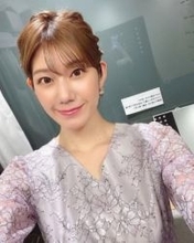 ミニスカOLショット〝美脚マイスター〟グラドル八反美咲に「こんなOLさんいないかね」「似合いますねぇ〜」と反響続々