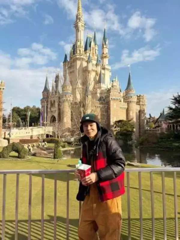 「お母さん？若い」甲本ヒロト＆雅裕の母〝顔出し登場〟親子ショットに「こんな素敵なオカン...この兄弟が産まれるはずだ」「このお母さまにして甲本ご兄弟あり」