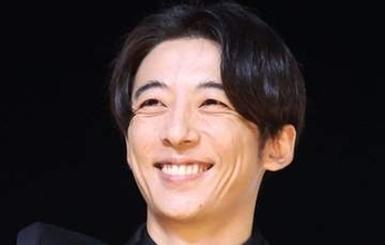 「髪の毛伸びてる〜！」人気女優と結婚2年…〝雰囲気ガラリ〟高橋一生に「黒縁メガネイッセイから得られる栄養素マジ高けぇ〜」の声