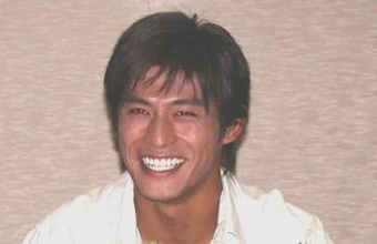 「えっー生で見たかったぁ」復帰から3年の坂口憲二〝市役所に出没〟ショットに「戸田市が羨ましい!!」「市役所にいるなんてヤバイ!!」の声