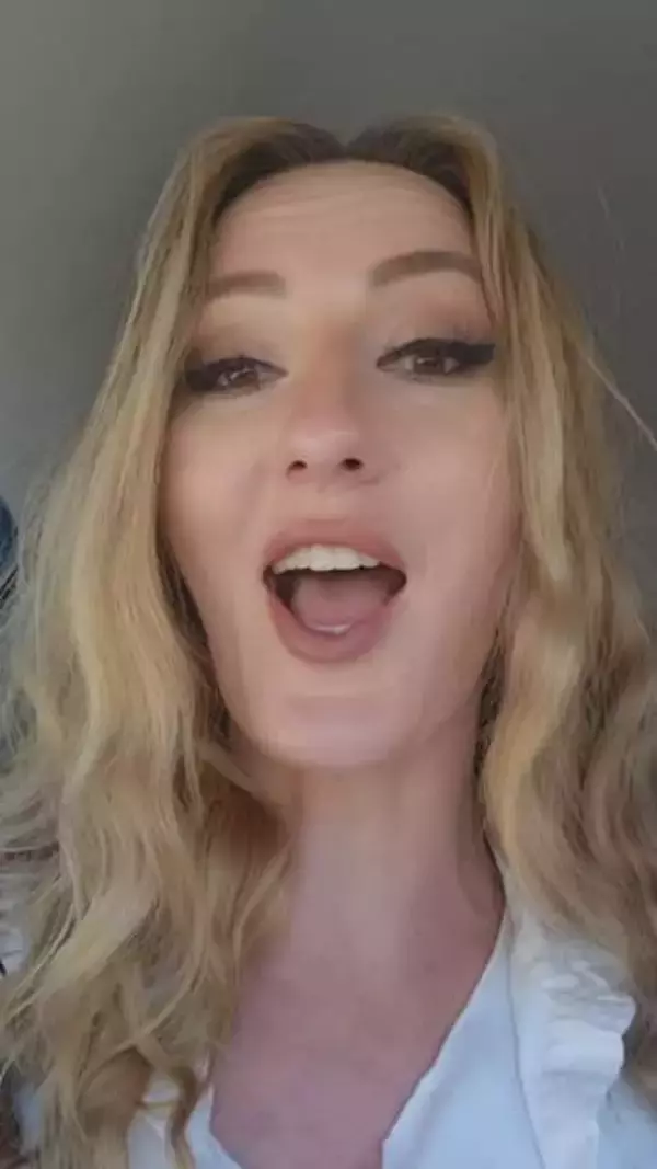 「ギネス級」世界一足の長い女性モデル〝身長比較〟ショットに反響続々「え?身長もっとありそう」「自分より背が高い女の人って憧れるよな」の声