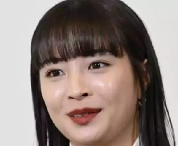 「お目目きゅるきゅる…」広瀬すず、センター分け〝雰囲気ガラリ〟ショットに「髪長めが新鮮」「尊い」「ビジュ良すぎ」と反響続々