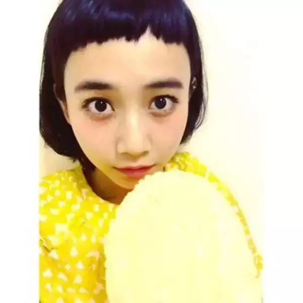 〝前髪パッツン〟ブレイクから11年…三戸なつめ〝びっくり近影〟に反響続々「ヤバすぎ」「さすがっす！」