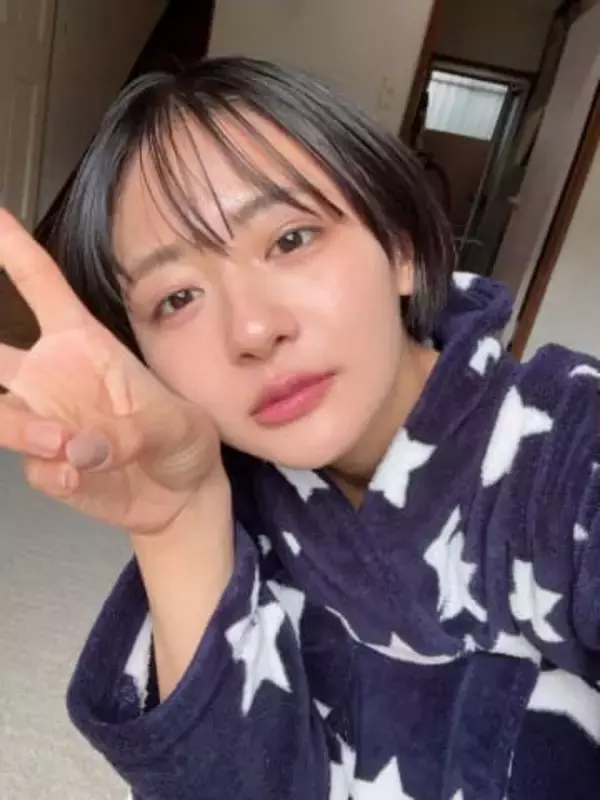 〝ムチムチ加速中〟バスケタレント、街角ヘソ出し姿に「健康的なのが良いよ」「可愛さも加速」