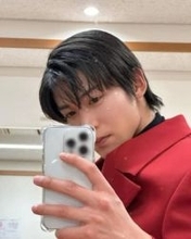 「足も何もかも…」「えぇぇぇぇぇぇ」目黒蓮〝激やせ〟ショットに反響「髪型の影響もあるのかな？」