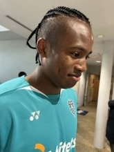 「髪形を変えたからか、生き生きしている（笑）」J1アビスパ福岡のサニブラウン・ハナン、大胆イメチェンで狙う今季初出場