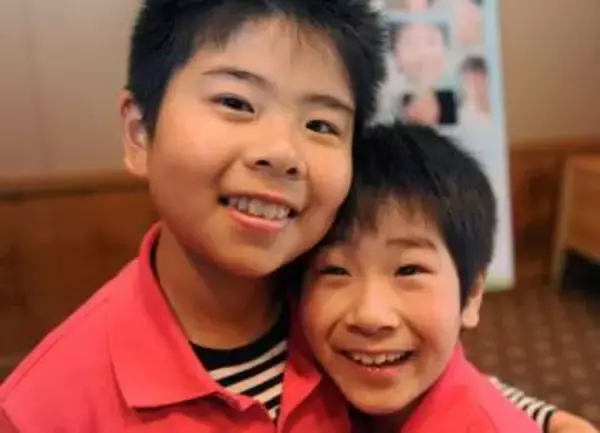 「ファンモンのジャケ写風だな」小学生時漫才コンビ「まえだまえだ」の兄が激変〝27歳の最新ショット〟「おおー！まえだまえだの子か！」「お兄ちゃん!」