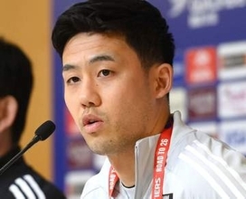 「泣ける」負傷離脱・遠藤航へ...元日本代表守護神の行動にファン感激！遠藤本人も涙「これぞワンチーム」「熱い兄貴」