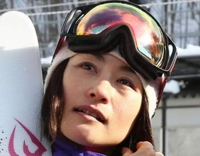 「透明感ヤバッ」引退から12年…上村愛子さん〝湖でサップ〟ショットに「お元気そうで何より」「素敵な湖でのサップ憧れます」