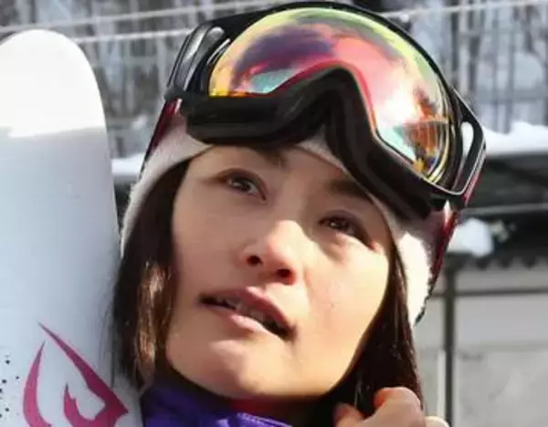 「透明感ヤバッ」引退から12年…上村愛子さん〝湖でサップ〟ショットに「お元気そうで何より」「素敵な湖でのサップ憧れます」