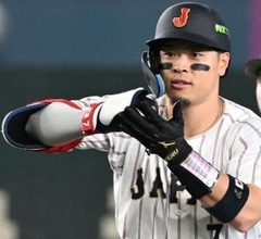 先頭打者アーチの大谷翔平　2打席目は申告敬遠も続く佐藤輝明が同点打　侍ジャパン準々決勝