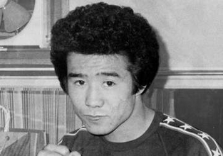 「チャンピオンに挟まれて…贅沢すぎる」大相撲時代〝レアな3ショット〟公開の田上明さんに反響「若いですねえ」「贅沢すぎる…」