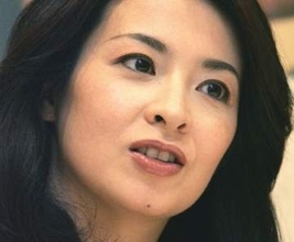 「だだだだ檀れいさま!???!」宝塚退団から21年…〝別人級変貌〟新ヘアの54歳女優に「誰?」「イメージなかった」「素敵な歳の重ね方」