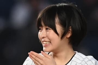 こんがり日焼け24歳女優〝サーフィン〟ショットに反響「本当に乗れるようになったんですね」「笑顔が眩しいよー」