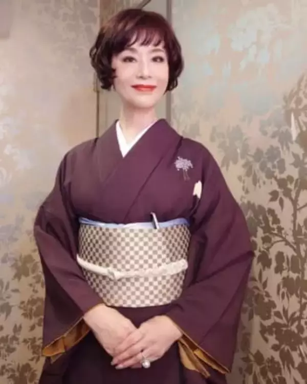 「凜々しいお姿」「痺れる」大地真央、宝塚メイクの工事現場〝作業員〟姿に反響「なんても似合おうてしまわはる！」