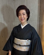 「ギャップが凄過ぎ」名取裕子〝68歳のJK制服姿〟にファン歓喜「変幻自在！？お見事です」「イケてる制服姿」