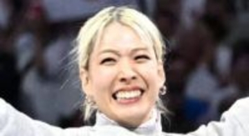 「豪快ですね」金髪剣士・江村美咲、冬季競技〝転身ショット〟に反響「立派」「ハラハラ…」「剣を持ってないとバランス取れないのね～」