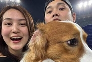 「カメラマン大谷君かな？」デコピン〝ケーキの食べ方〟にファン感心「うちの犬なら一口だな」「食べ方がお上品」