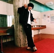 「もはや誰」米津玄師〝新ヘアスタイル〟にファン驚愕「衝撃でな〜んも入ってこない…」「ほんとに腰抜かした」最新曲アーティスト写真が話題