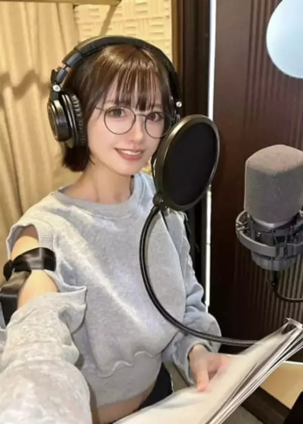 「奇跡の37歳」〝第2章〟希島あいり、誕生日報告＆肩だしサンタ姿にファン殺到　9月に芸能活動の継続を報告