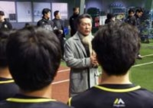 ソフトバンク小久保監督が新人合同自主トレ視察　即戦力投手に期待「キャンプ中には自分の目で見てという時間はつくります」