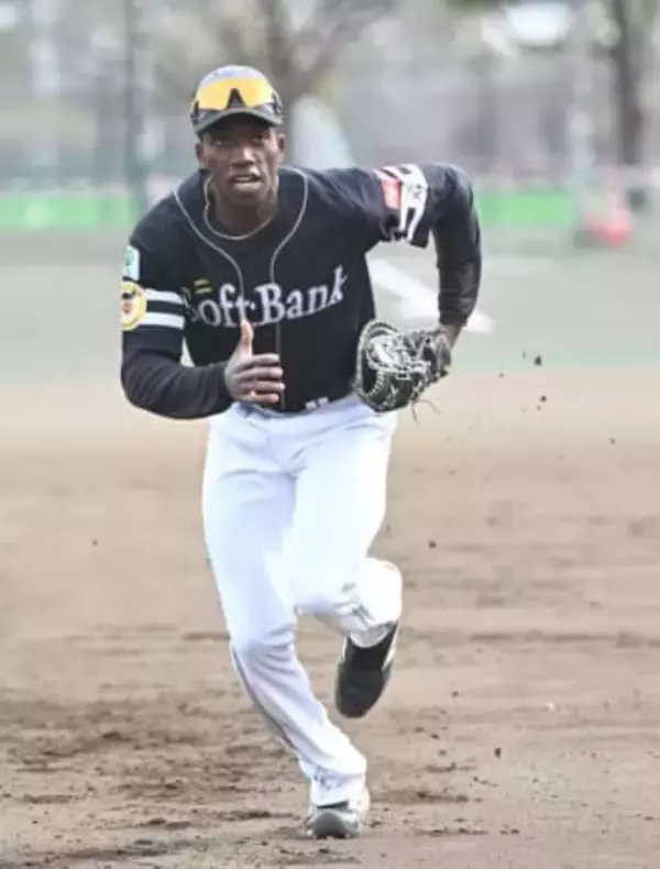 ソフトバンク4年目ドラ1が一塁にも挑戦　今キャンプでは外野に転向　「まだ何とも言えないです」　代走、守備固めに新オプションプラン