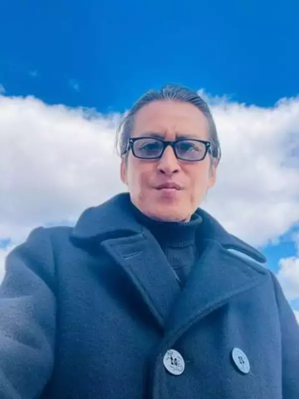 「口元がソックリ」大沢樹生、愛娘と〝小学校卒業式2ショット〟に反響「めちゃ嬉しそうなお顔」