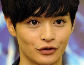 「閲覧注意！目が…」妻は人気女優…瀬戸康史〝激変ぶり〟に「怖いです」「気持ち悪い」「夢に出てきそう」「立派な…」の声