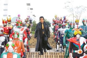 「迫力あります」藤岡弘、ファミリー〝全員俳優、うち仮面ライダー3名〟豪華ショットに反響「見てて癒されます」