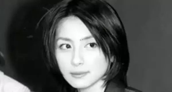 「いつの間に再婚⁉」3度目は大河俳優と子連れ結婚、難治性疾患も公表…奥菜恵〝46歳の妖艶〟姿に「しっとりな雰囲気素敵」「エレガント」の声