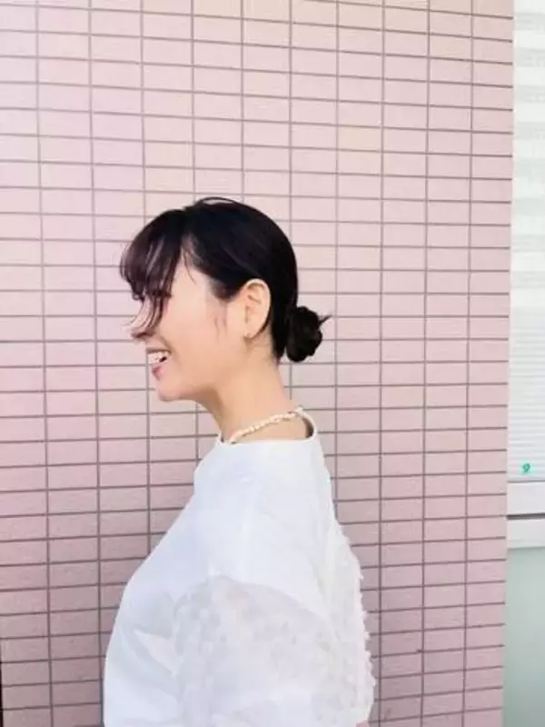 中1息子から「目立たないで」と…青木裕子アナ〝入学式コーデ〟に「普通のスーツの方が…」「そういうデザイン!?」「変わらず素敵」反応様々