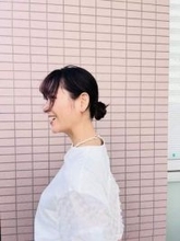 中1息子から「目立たないで」と…青木裕子アナ〝入学式コーデ〟に「普通のスーツの方が…」「そういうデザイン!?」「変わらず素敵」反応様々