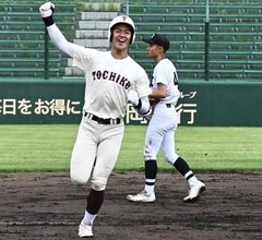 創部100年以上の伝統校同士の定期戦　今春の福岡大会準Vの東筑が小倉に勝利　最速147キロのエースが2発